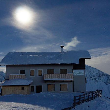 Enzianhuette Berggasthaus San Leonardo in Passiria Zewnętrze zdjęcie